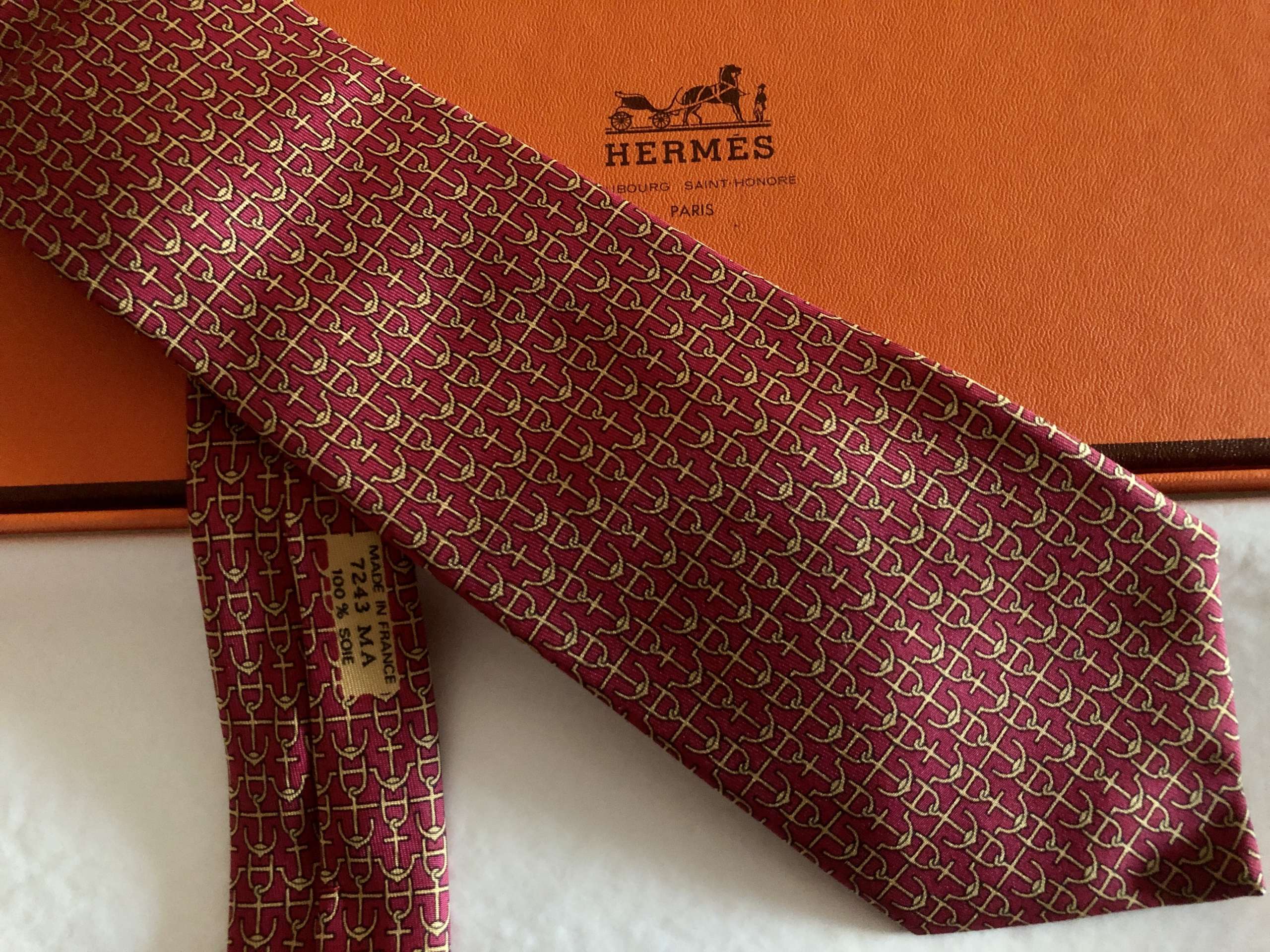 Silk tie Hermès-Paris 